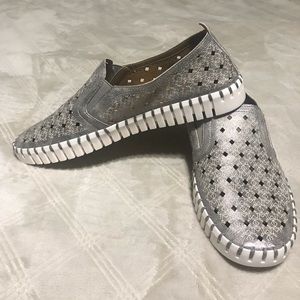 Womens Size 8 silver slip on shoe. New, never worn